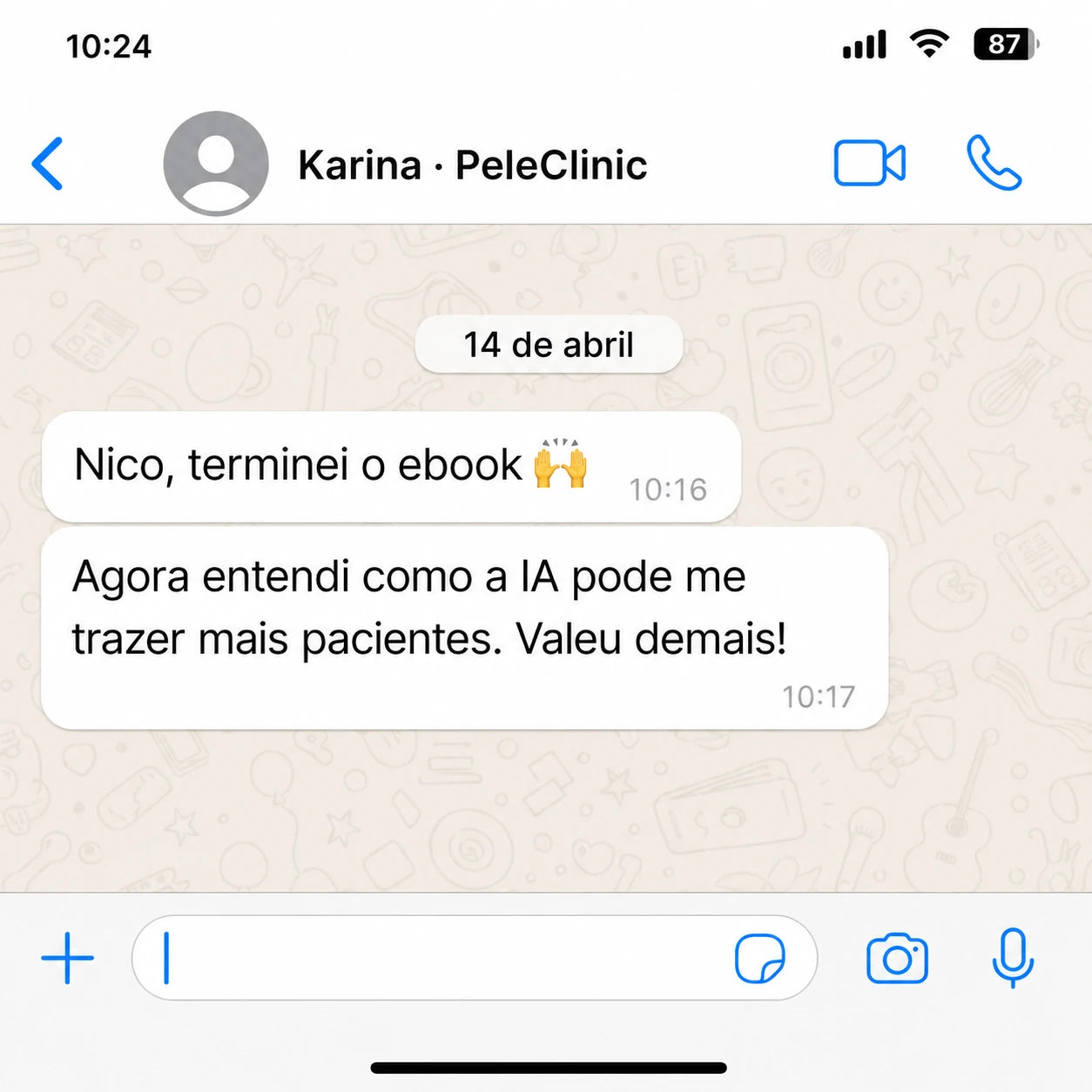 WhatsApp da Karina da PeleClinic agradecendo que o ebook a ajudou a entender como a IA pode trazer mais clientes.